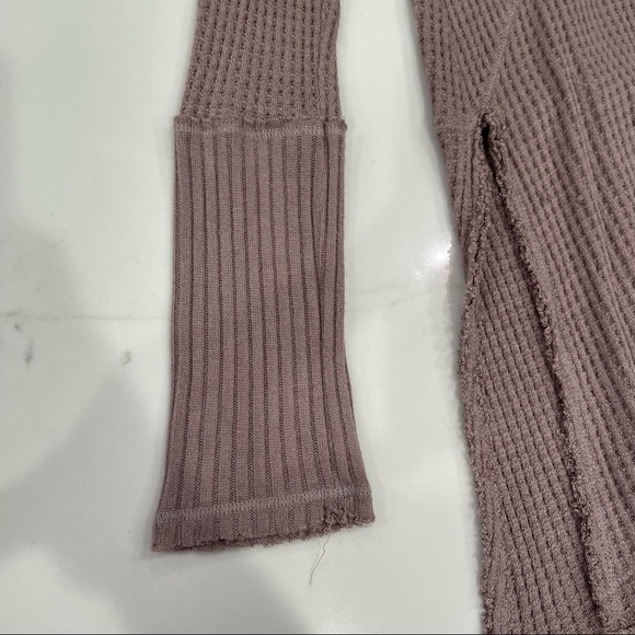 ๐HOST PICK๐ NWOT Free People Taupe Drippy long sleeve waffle print thermal T - Picture 11 of 16